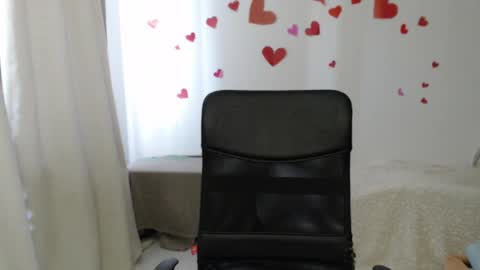 Snapshot of wonderr_woman chatting on May 9, 2026, 10:42 am wonderr_woman online show from May 9, 2026, 10:42 am