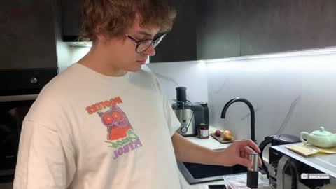 Snapshot of woods_jerk chatting on October 27, 2025, 6:23 pm Mitya online show from October 27, 2025, 6:23 pm