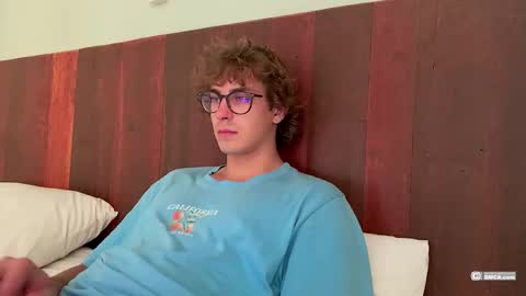 Snapshot of woods_jerk chatting on December 22, 2025, 7:16 am Mitya online show from December 22, 2025, 7:16 am