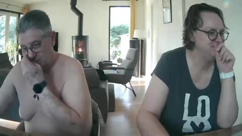 woodwurm and Snoeske online show from February 2, 2025, 1:52 pm