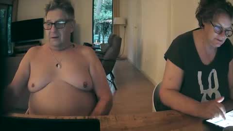 Snapshot of woodwurm chatting on October 17, 2025, 6:16 am woodwurm and Snoeske online show from October 17, 2025, 6:16 am