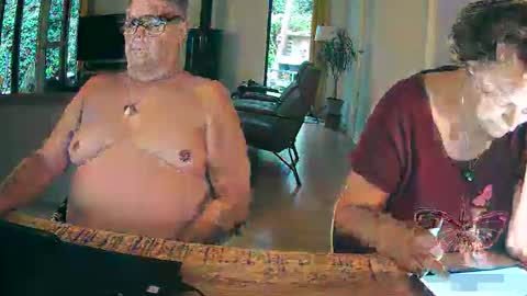 woodwurm and Snoeske online show from May 6, 2026, 5:03 am