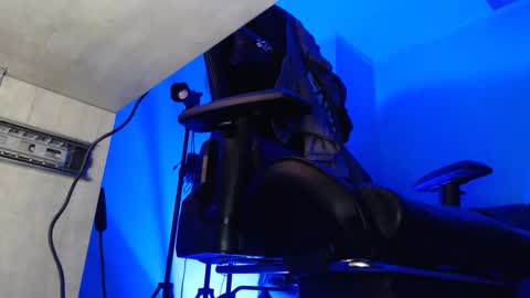 Woondeer online show from May 10, 2026, 2:39 am