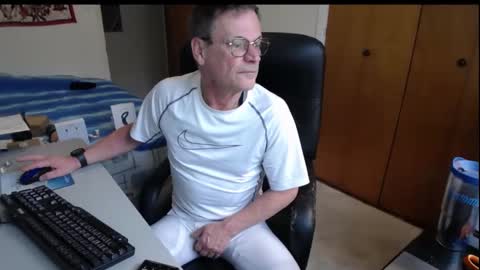 Snapshot of worldlarge chatting on November 9, 2025, 1:09 pm Large one online show from November 9, 2025, 1:09 pm