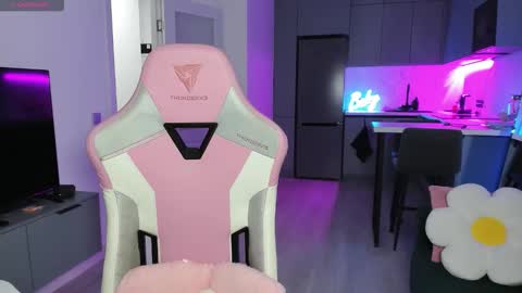 Snapshot of wowlovie666 chatting on October 4, 2025, 4:05 pm Emi online show from October 4, 2025, 4:05 pm