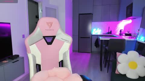 Snapshot of wowlovie666 chatting on October 5, 2025, 4:05 pm Emi online show from October 5, 2025, 4:05 pm