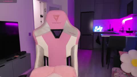 Snapshot of wowlovie666 chatting on October 20, 2025, 4:07 pm Emi online show from October 20, 2025, 4:07 pm