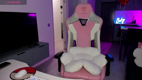 Emi online show from February 25, 2026, 4:11 am