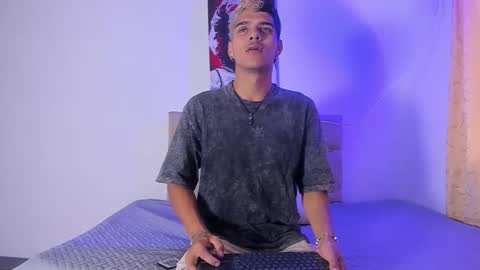 Snapshot of wyatt_2 chatting on September 12, 2025, 11:32 am wyatt online show from September 12, 2025, 11:32 am