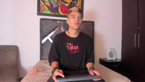 Snapshot of wyatt_2 chatting on October 13, 2025, 12:16 pm wyatt online show from October 13, 2025, 12:16 pm