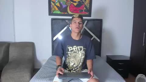 Snapshot of wyatt_2 chatting on October 16, 2025, 11:33 am wyatt online show from October 16, 2025, 11:33 am