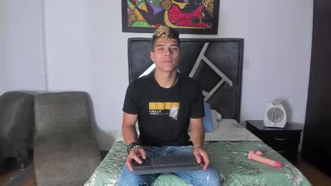 Snapshot of wyatt_2 chatting on October 20, 2025, 12:27 pm wyatt online show from October 20, 2025, 12:27 pm