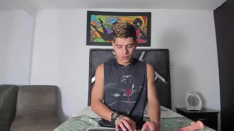 Snapshot of wyatt_2 chatting on October 21, 2025, 12:06 pm wyatt online show from October 21, 2025, 12:06 pm