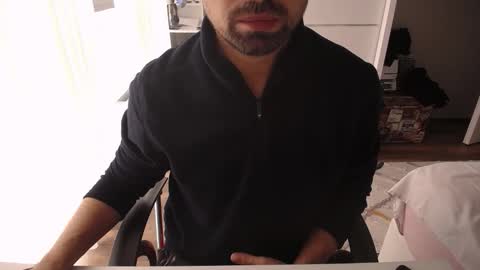 Snapshot of x_____0_____x chatting on October 15, 2025, 11:43 am Mr. Lonely online show from October 15, 2025, 11:43 am