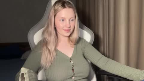 eva online show from November 10, 2025, 3:22 pm