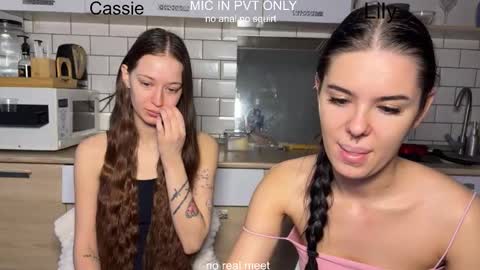 wiwi clap clap cat baby girl online show from February 1, 2026, 10:36 am