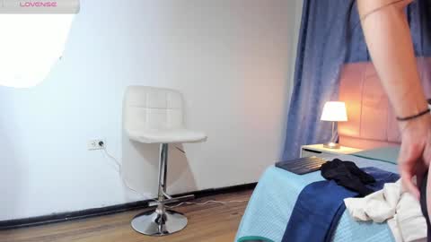 x_milu online show from January 19, 2025, 1:43 am