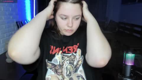 Snapshot of x_nirvana_x chatting on February 26, 2025, 1:32 am LOVE NERDS ONLY online show from February 26, 2025, 1:32 am