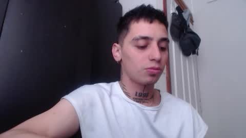 xalejo_max online show from November 18, 2025, 5:28 pm