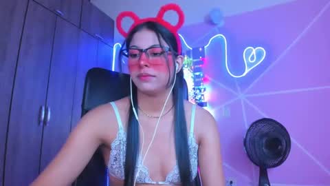 Snapshot of xallysonx_ chatting on February 1, 2025, 11:21 am XALLYSONX online show from February 1, 2025, 11:21 am