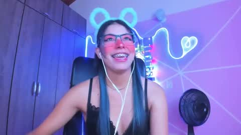 Snapshot of xallysonx_ chatting on February 2, 2025, 11:19 am XALLYSONX online show from February 2, 2025, 11:19 am