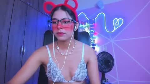 Snapshot of xallysonx_ chatting on February 4, 2025, 11:27 am XALLYSONX online show from February 4, 2025, 11:27 am