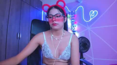 Snapshot of xallysonx_ chatting on February 4, 2025, 2:32 pm XALLYSONX online show from February 4, 2025, 2:32 pm
