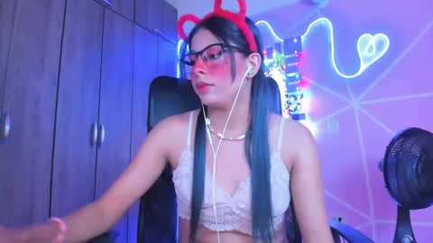 Snapshot of xallysonx_ chatting on February 8, 2025, 5:18 pm XALLYSONX online show from February 8, 2025, 5:18 pm