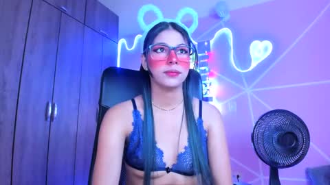Snapshot of xallysonx_ chatting on February 13, 2025, 11:28 am XALLYSONX online show from February 13, 2025, 11:28 am