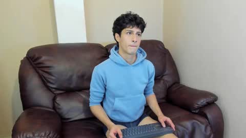 Snapshot of xam_collen chatting on January 11, 2026, 11:43 pm xam_collen online show from January 11, 2026, 11:43 pm