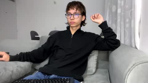 Xam online show from February 26, 2025, 6:04 am