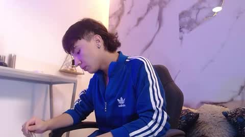 xandergrey8 online show from May 6, 2026, 7:19 pm