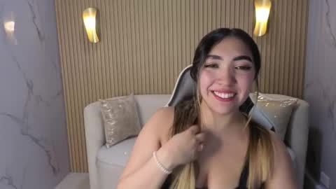 Snapshot of xanthe_tx chatting on May 19, 2026, 9:32 pm Live 1500am 2100pm COLOMBIAN HOUR online show from May 19, 2026, 9:32 pm