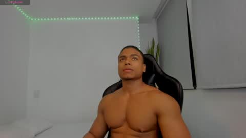 Snapshot of xavier_colleman chatting on April 22, 2026, 12:35 am Xavier online show from April 22, 2026, 12:35 am