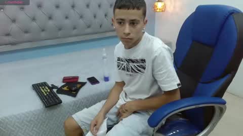 xavii_18_ online show from February 12, 2025, 6:51 pm