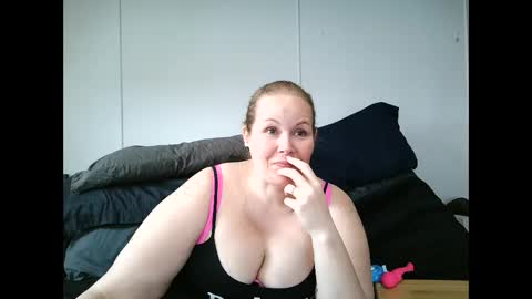 Snapshot of xbeautifulxliex chatting on May 5, 2026, 2:25 pm xbeautifulxliex online show from May 5, 2026, 2:25 pm