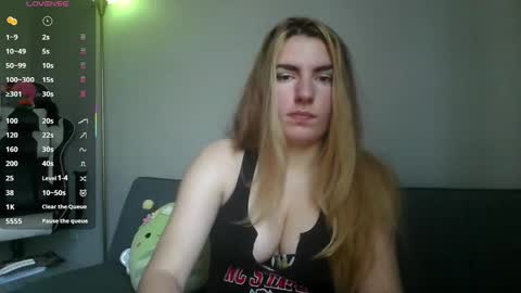 Snapshot of xcharlottexeuphoriax chatting on October 17, 2025, 8:33 pm charlotte euphoria online show from October 17, 2025, 8:33 pm