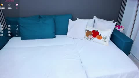 Christal online show from November 3, 2025, 8:32 pm