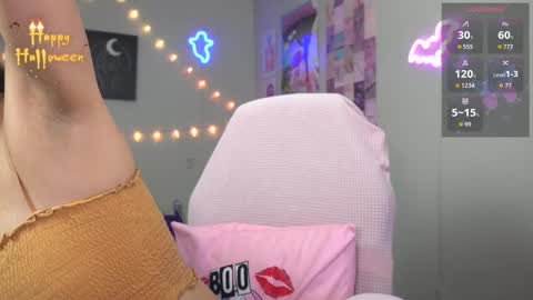 Snapshot of xclusivesecrets chatting on October 6, 2025, 5:43 pm spoil me here  online show from October 6, 2025, 5:43 pm