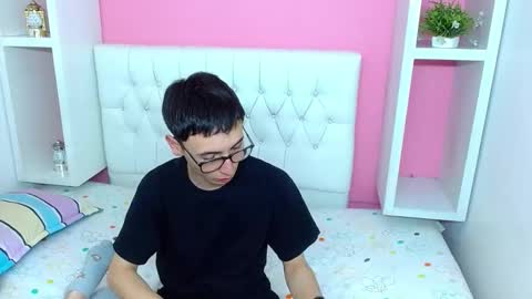 xcoupleplayxx online show from May 12, 2026, 3:14 am