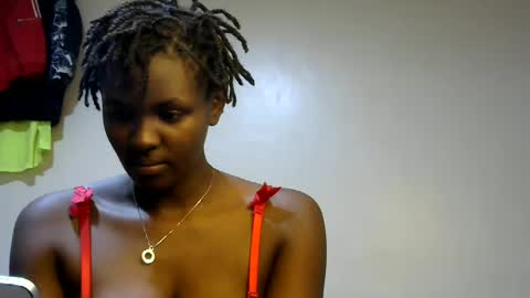 Snapshot of xeenah chatting on August 5, 2026, 6:11 pm xeenah online show from August 5, 2026, 6:11 pm