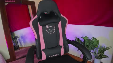 Kanae. online show from October 15, 2025, 10:43 pm