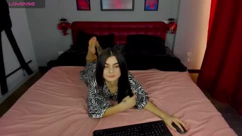 Snapshot of xenaolsen chatting on February 28, 2025, 1:36 pm Emma online show from February 28, 2025, 1:36 pm