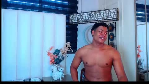 MICHAEL HUGE online show from December 4, 2024, 7:23 pm