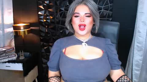 Snapshot of xhugeharleyselfsuckerx chatting on September 28, 2025, 2:55 pm xHUGECOCKTILLCUMX online show from September 28, 2025, 2:55 pm