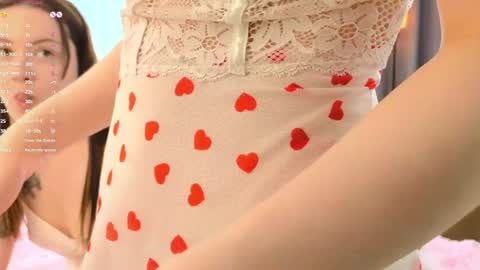 Luna and Lina online show from April 30, 2026, 4:08 am
