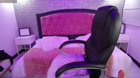 xiomy online show from February 13, 2025, 10:54 pm
