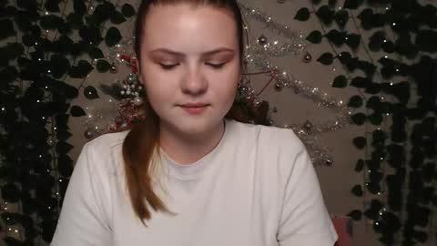 Lina online show from December 19, 2024, 4:23 am