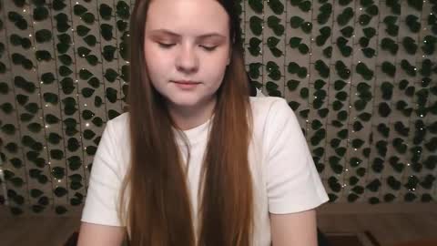 Lina online show from March 6, 2025, 4:52 am