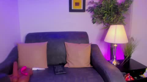 ximenasalazar online show from January 11, 2025, 1:53 pm